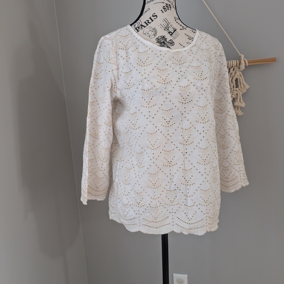 GAP Cream Eyelet Blouse Medium Long Sleeve Scalloped Trim - Picture 1 of 9
